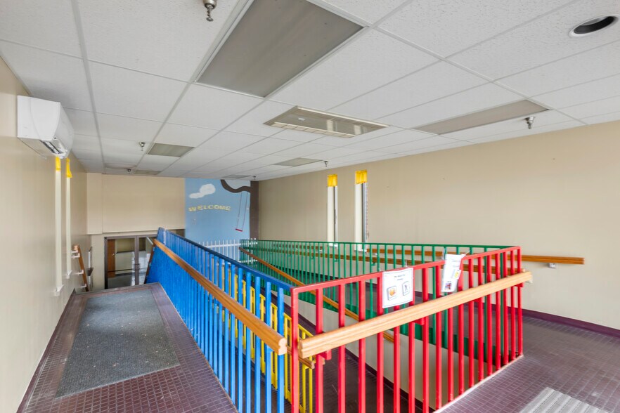 More Photos Of 1255 Engle St, Huntington Light Distribution For Sale