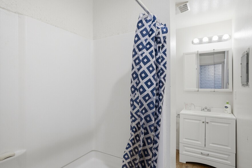 More Photos Of 2141 10th St, Los Osos Drugstore For Sale