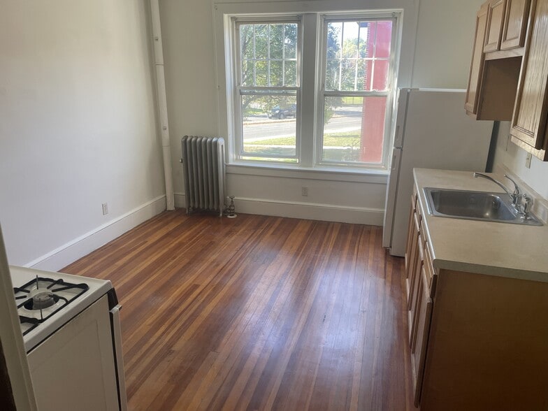 More Photos Of 329 Beech St, Holyoke Apartments For Sale