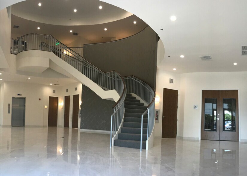 More Photos Of 2419 E Commercial Blvd, Fort Lauderdale Office For Lease