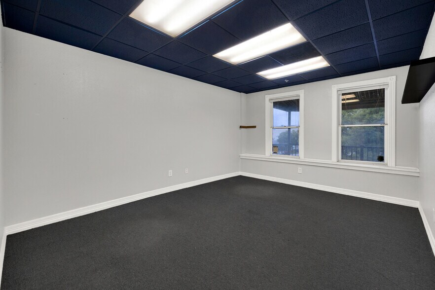 More Photos Of 139 E Hopkins St, San Marcos Bar For Sale