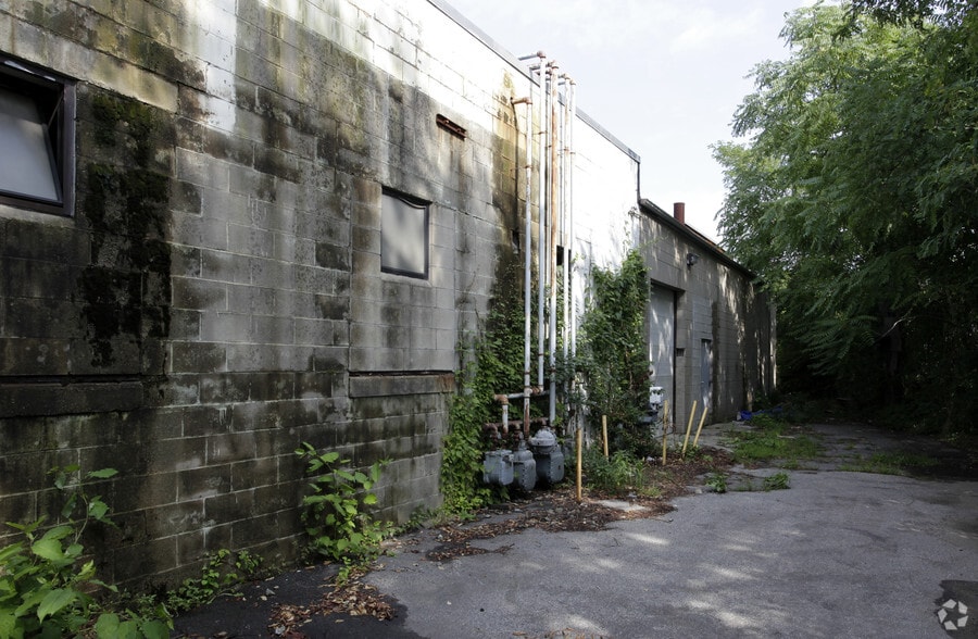 More Photos Of 336 Weir St, Taunton Warehouse For Lease