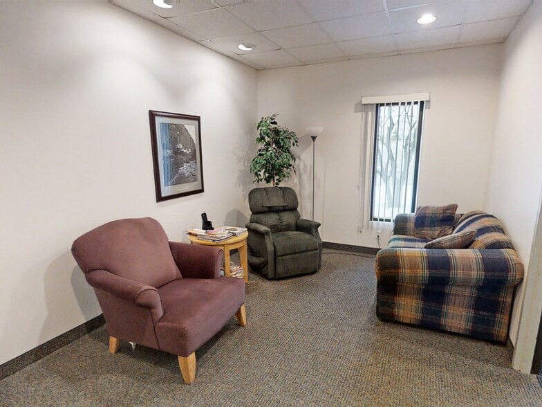 More Photos Of 2221 Peninsula Dr, Erie Office For Lease