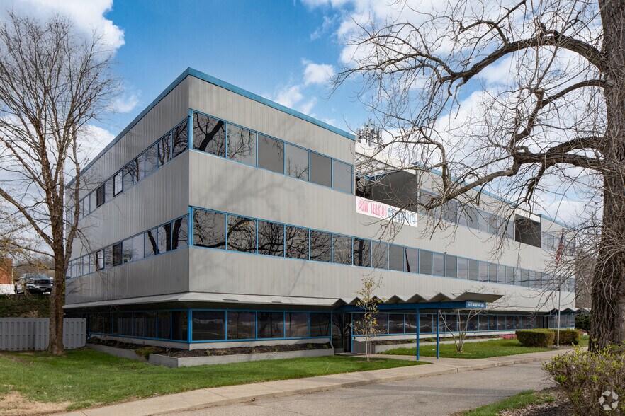 More Photos Of 4240 Airport Rd, Cincinnati Office For Lease