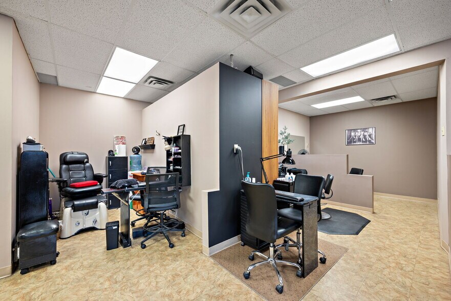 More Photos Of 325-337 NW Northdale Blvd, Coon Rapids Freestanding For Sale