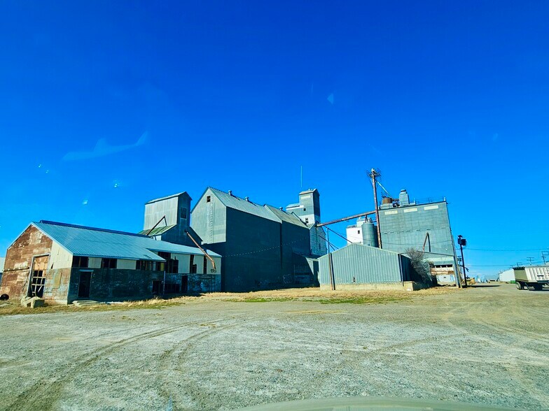 More Photos Of 120 4th Ave SE, Conrad Industrial For Sale