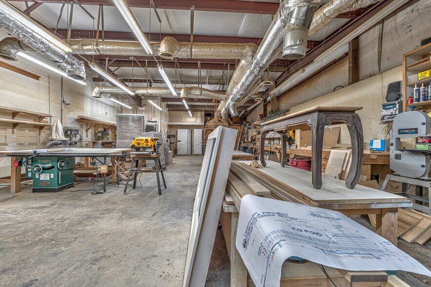 More Photos Of 921 N Lahoma Ave, Norman Light Manufacturing For Sale