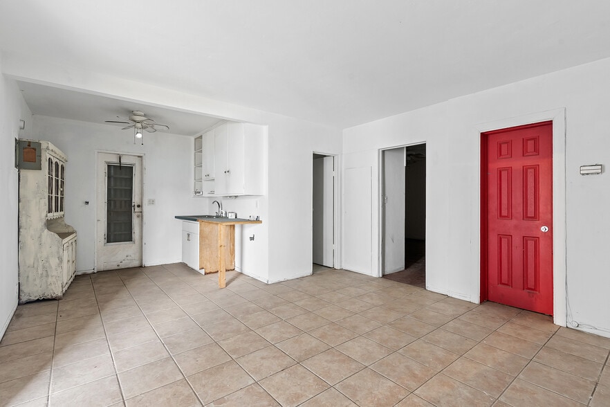 More Photos Of 810 NE 4th Ave, Fort Lauderdale Storefront Retail Office For Lease