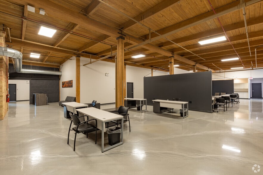 More Photos Of 1414 S Western Ave, Chicago Manufacturing For Lease