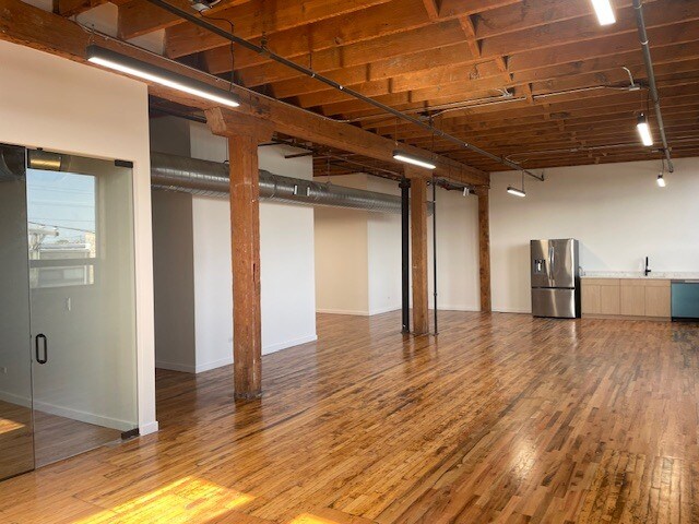 More Photos Of 2130-2140 W Fulton St, Chicago Flex For Lease