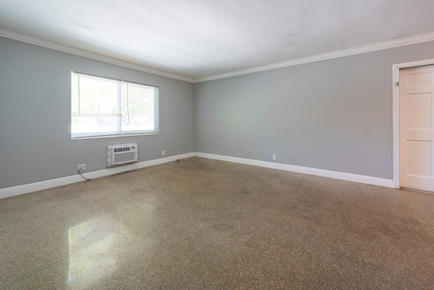 More Photos Of 806 NE 16th Pl, Fort Lauderdale Apartments For Sale