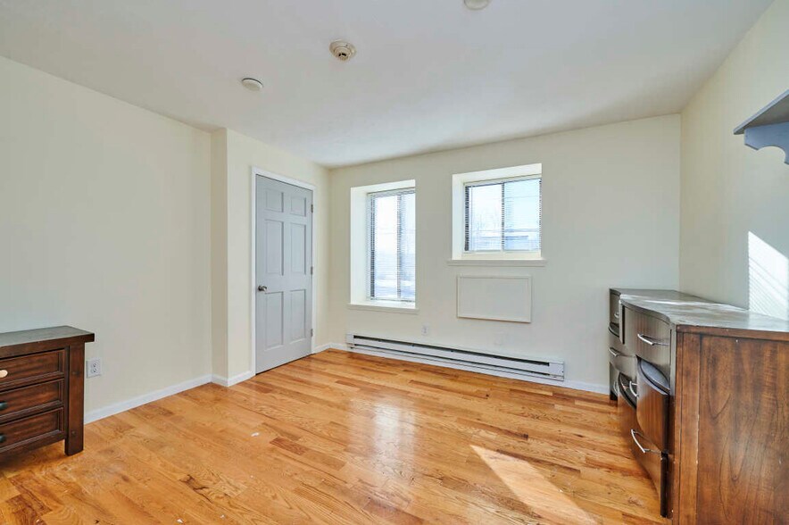 More Photos Of 8 Cotting Ave, Marlborough Apartments For Sale