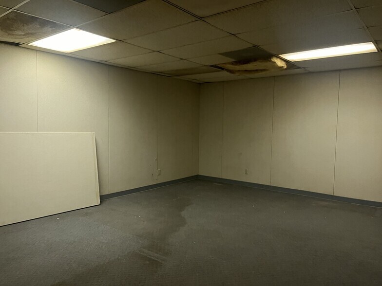 More Photos Of 1012 E Waylon Jennings Blvd, Littlefield Industrial For Sale