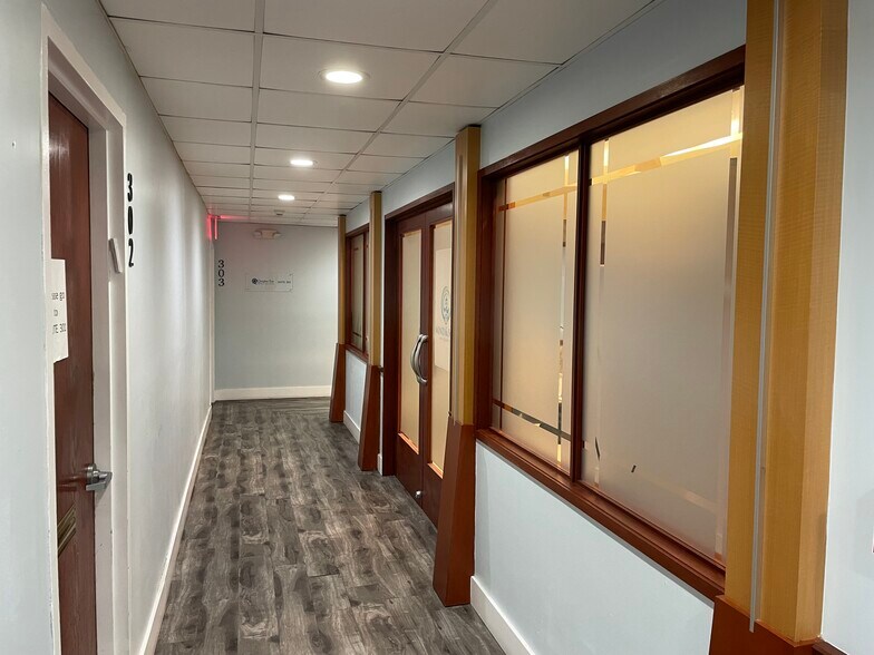 More Photos Of 2550 S Douglas Rd, Coral Gables Medical For Lease