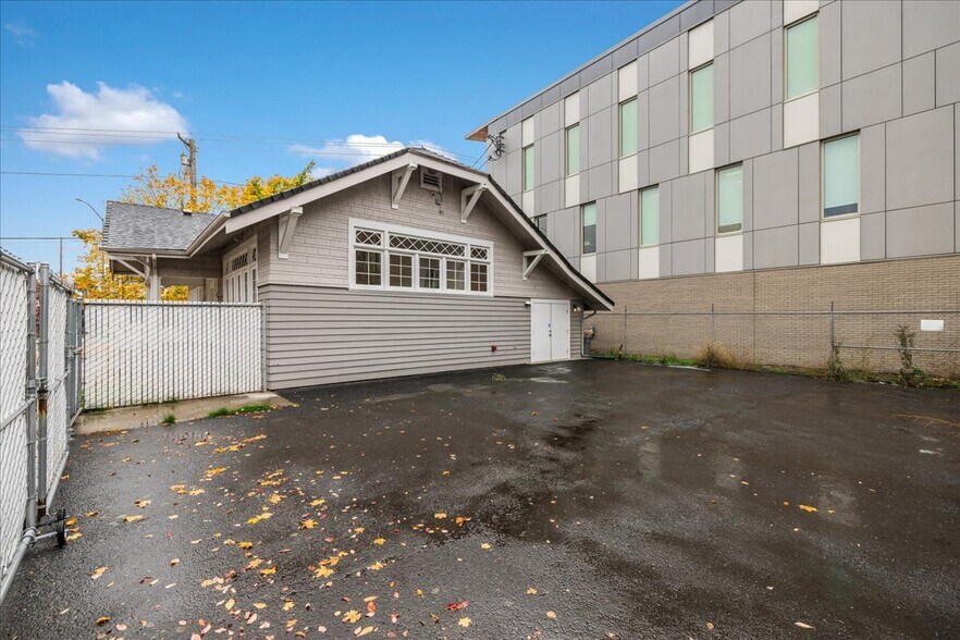 More Photos Of 5827 SE 91st Ave, Portland Medical For Sale