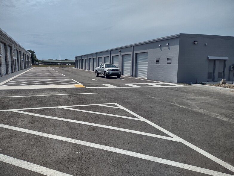 More Photos Of 8262 Ulmerton Rd, Largo Self Storage For Lease