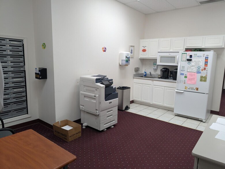 More Photos Of 935 S South St, Wilmington Unknown For Lease