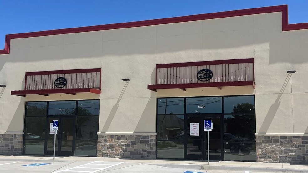 More Photos Of 2001 Southeast Pky, Arlington Storefront Retail Office For Sale