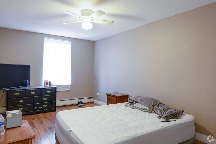 More Photos Of 152 Del Mar Cir, Aurora Apartments For Sale