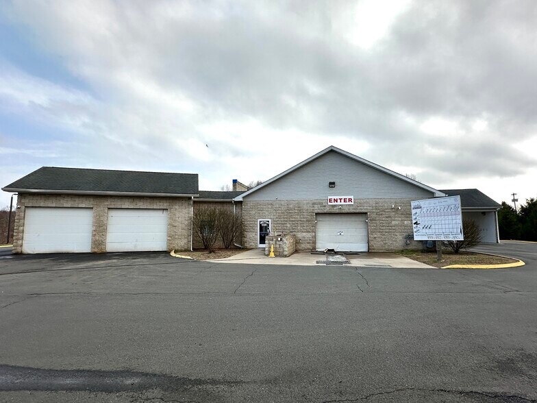 More Photos Of 590 Spring St, Windsor Locks Auto Repair For Sale