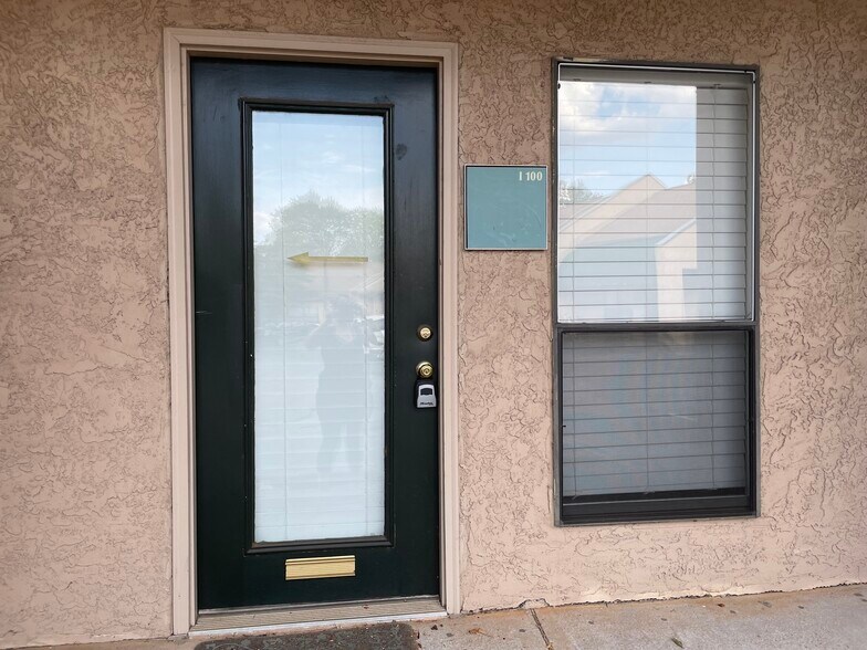 More Photos Of 770 Old Roswell Rd, Roswell Office For Lease