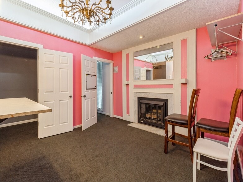 More Photos Of 6008 W Lincoln Way, Ames Restaurant For Sale