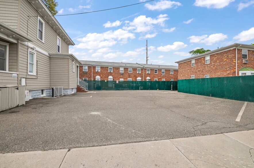 More Photos Of 154 Franklin Pl, Woodmere Office For Lease
