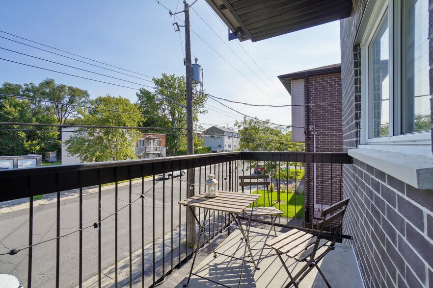 More Photos Of 1290 Rue La Salle, Longueuil Apartments For Sale