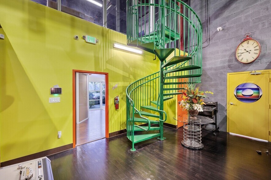 More Photos Of 11251 NW 20th St, Miami Showroom For Lease