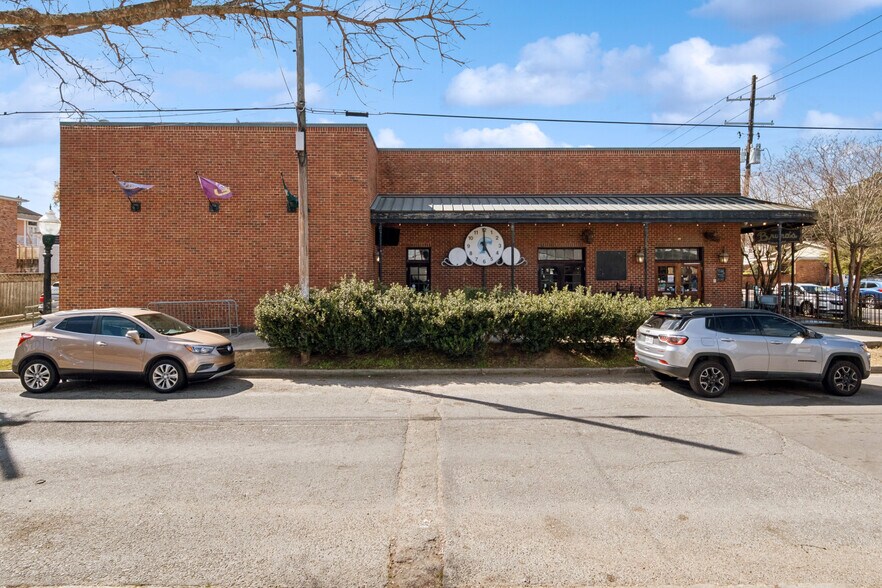 More Photos Of 7538 Maple St, New Orleans Bar For Sale