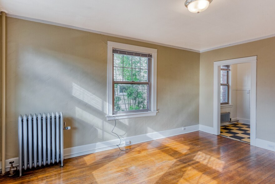 More Photos Of 4025 SE Hawthorne Blvd, Portland Apartments For Sale