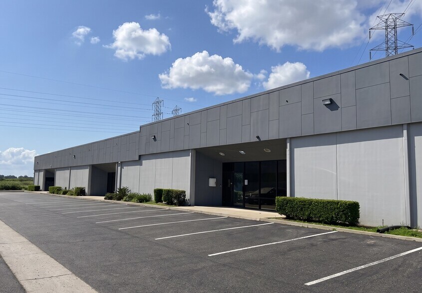 More Photos Of 2962 Seaborg Ave, Ventura Warehouse For Sale