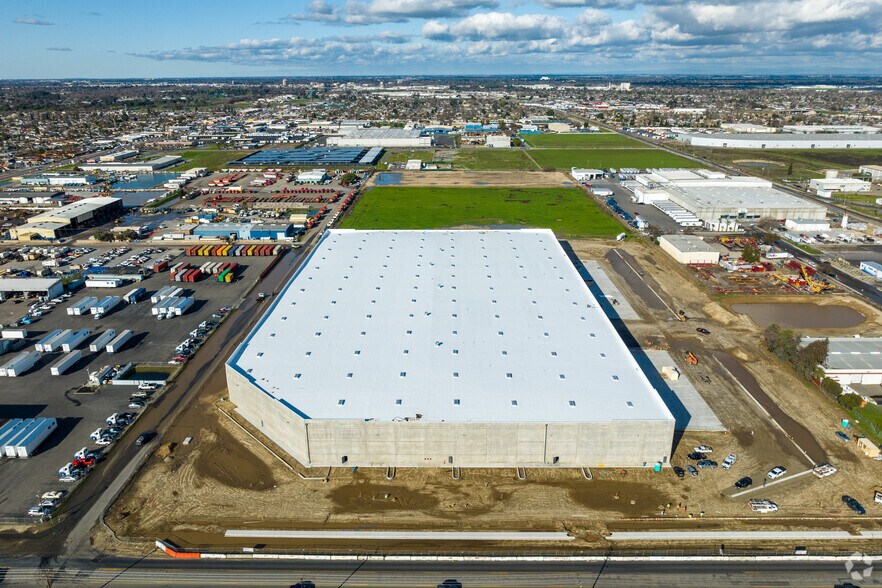 More Photos Of 2401 Nickerson Dr, Modesto Warehouse For Lease