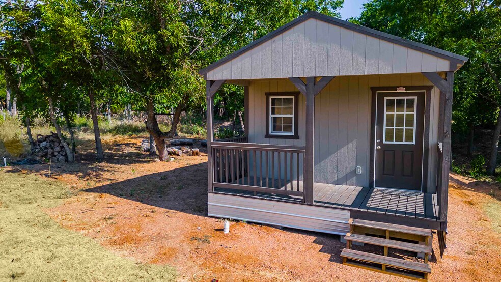 More Photos Of 95 Loma Ln, Fredericksburg Showroom For Sale