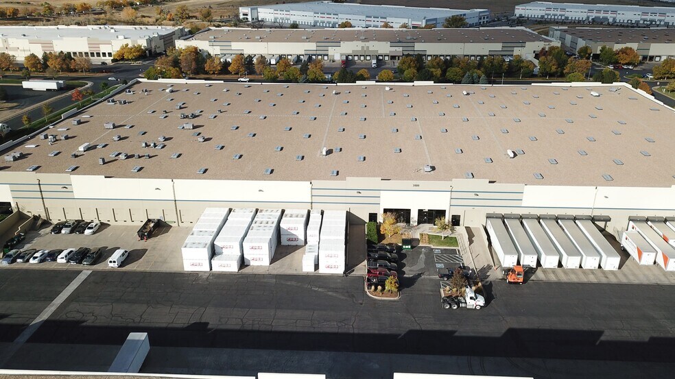 More Photos Of 3500 N Windsor Dr, Aurora Warehouse For Lease