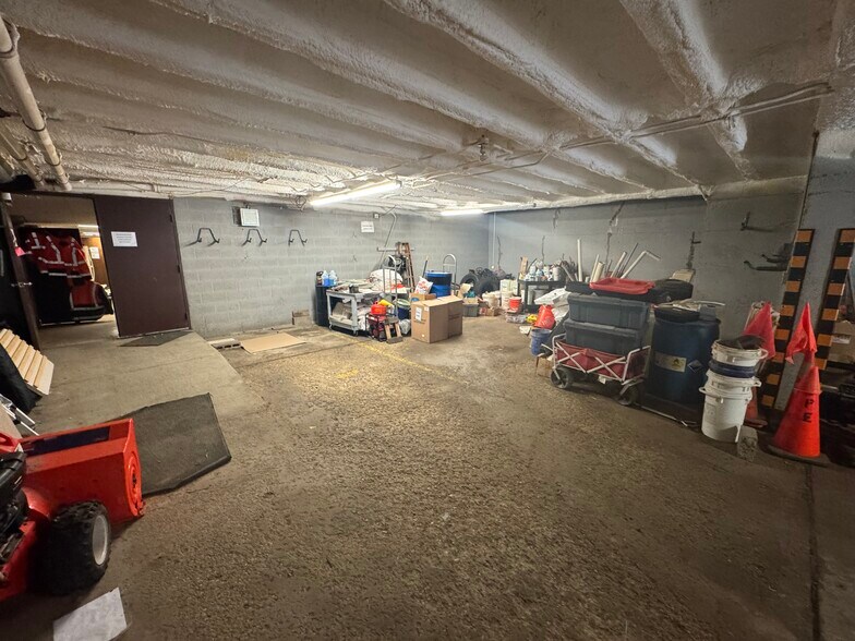 More Photos Of 150 Fountain St, Grand Rapids Medical For Lease