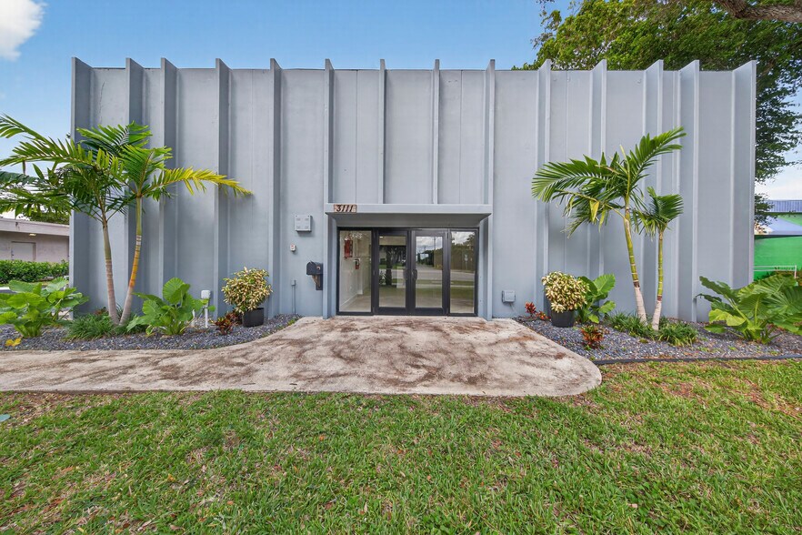 Primary Photo Of 3111 W Mcnab Rd, Pompano Beach Manufacturing For Lease