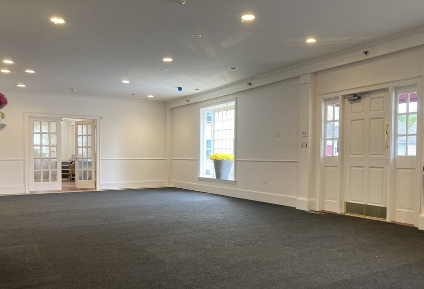 More Photos Of 215 Boston Post Rd, Sudbury Storefront Retail Office For Lease