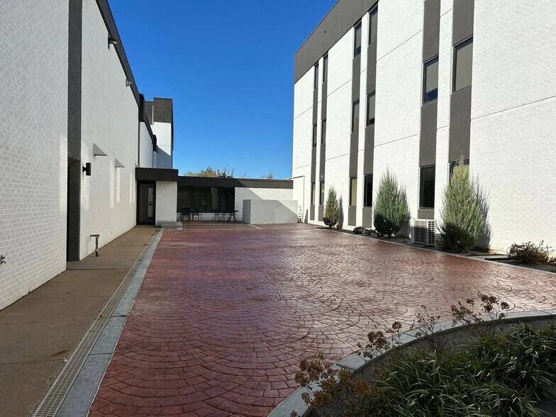 More Photos Of 900 N Porter Ave, Norman Medical For Lease