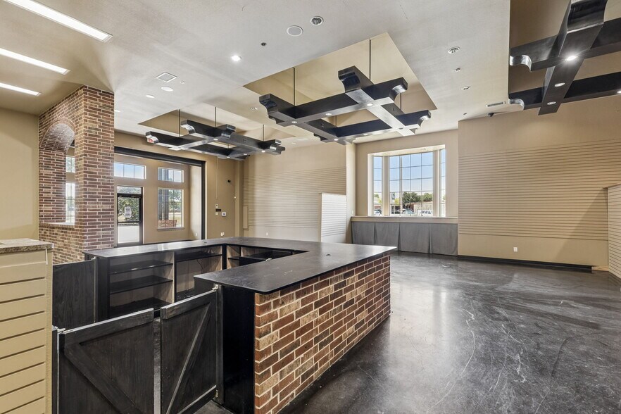 More Photos Of 207 E Byron Nelson Blvd, Roanoke Storefront Retail Office For Sale