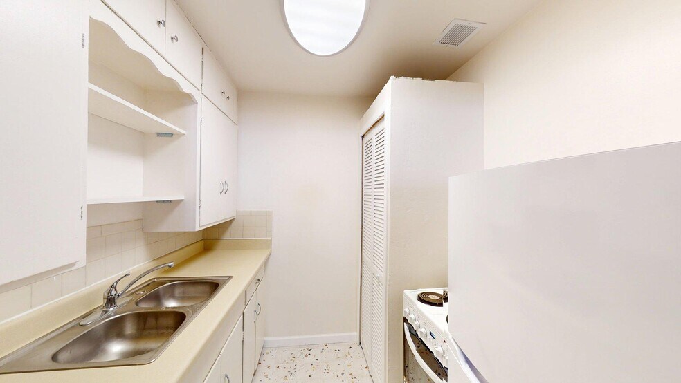 More Photos Of 1209 Dr Martin Luther King Jr Ave NE, Albuquerque Apartments For Sale
