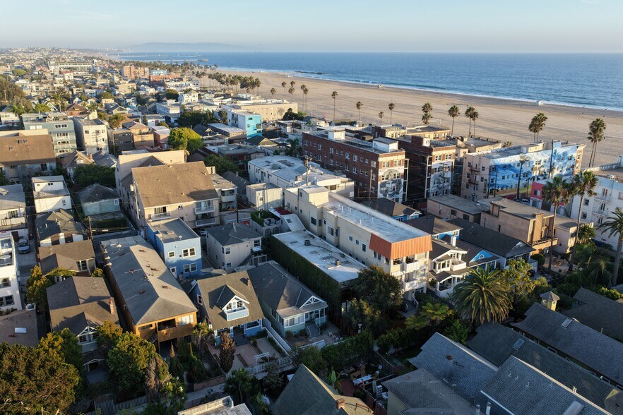 Primary Photo Of 34 Dudley Ave, Venice Apartments For Sale
