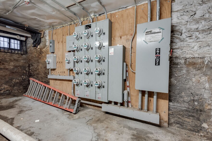 More Photos Of 555 Gates Ave, Brooklyn Apartments For Sale