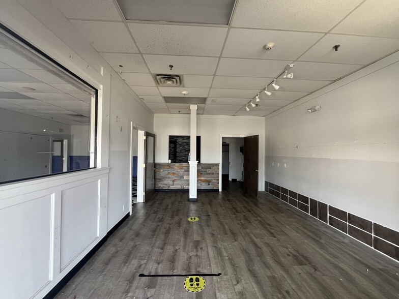 More Photos Of 20 Soundview Marketplace, Port Washington Unknown For Lease