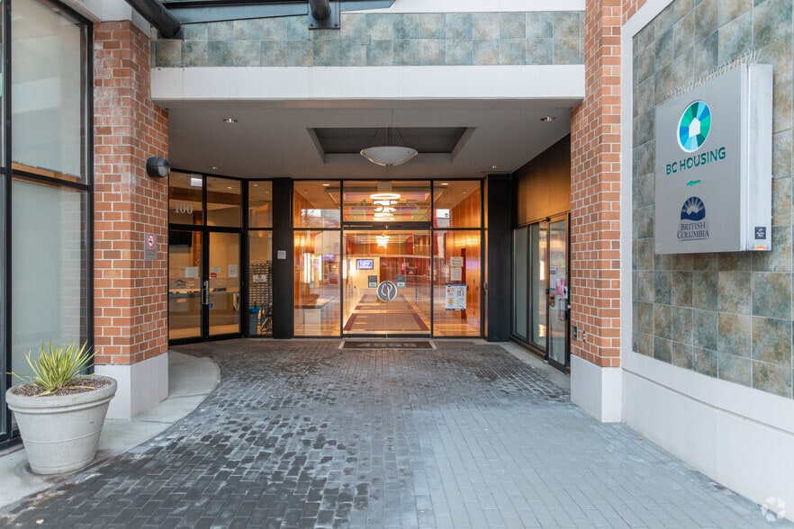 More Photos Of 4555 Kingsway, Burnaby Office For Lease