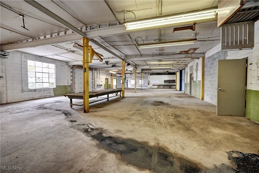 More Photos Of 422 S Green Rd, South Euclid Warehouse For Sale