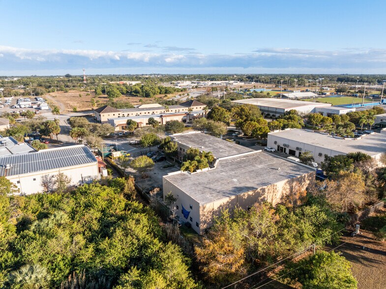 More Photos Of 2580-2590 SE Willoughby Blvd, Stuart Warehouse For Sale