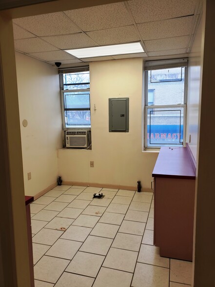 More Photos Of 621 E 187th St, Bronx Storefront Retail Office For Lease