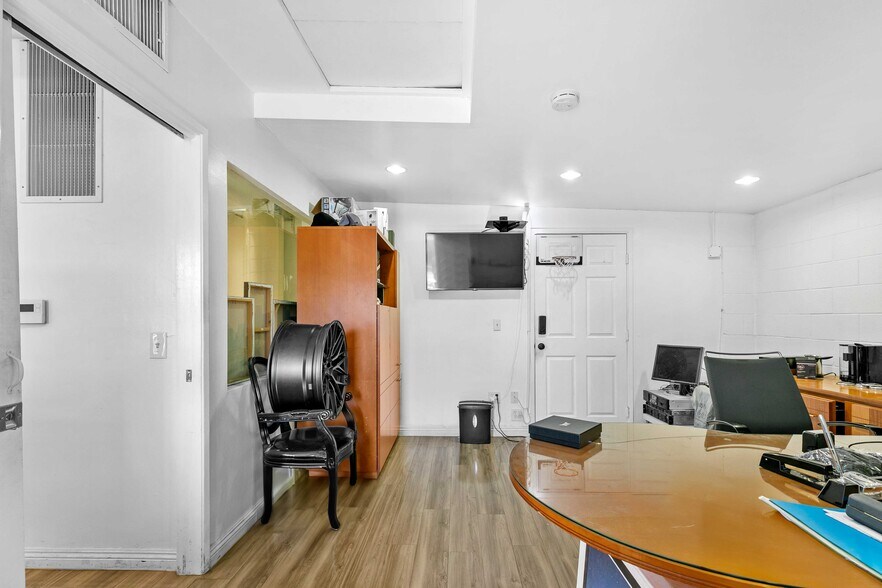 More Photos Of 3133 W Burbank Blvd, Burbank Coworking Space