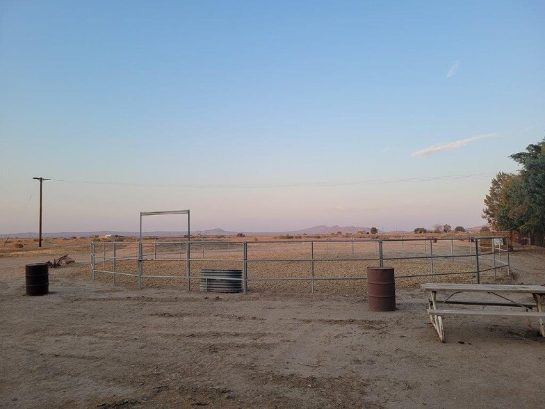 More Photos Of 41614 102nd St E, Palmdale Industrial For Lease